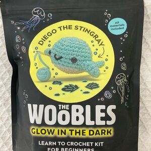 Glow in the Dark Woobles Crochet Kit - Diego the Stingray New